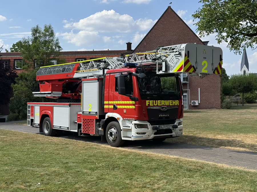DLK 23/12 der Feuerwehr Niederkassel